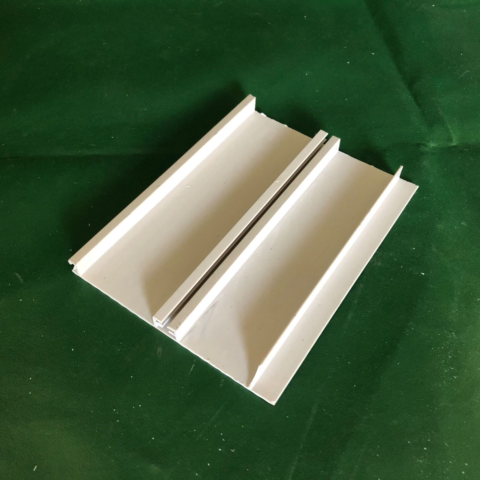 行線(xiàn)槽的主要特點(diǎn)和功能